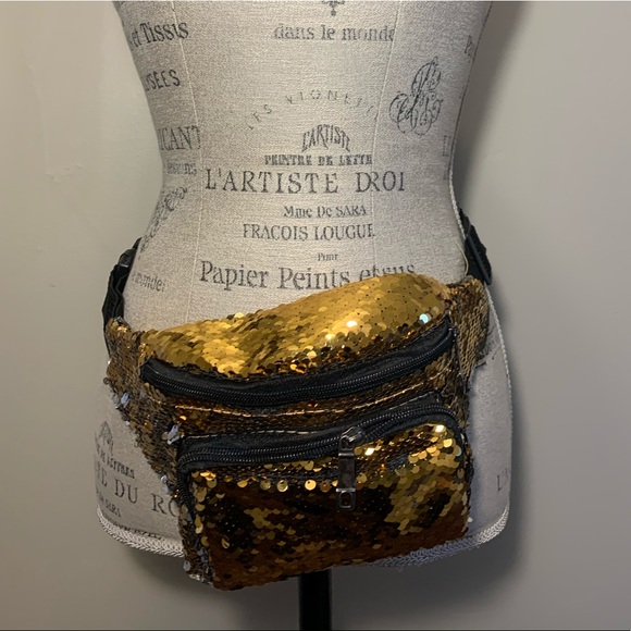 ✨NWOT✨ Large Sequence Fashionable Fanny Pack - Picture 4 of 15